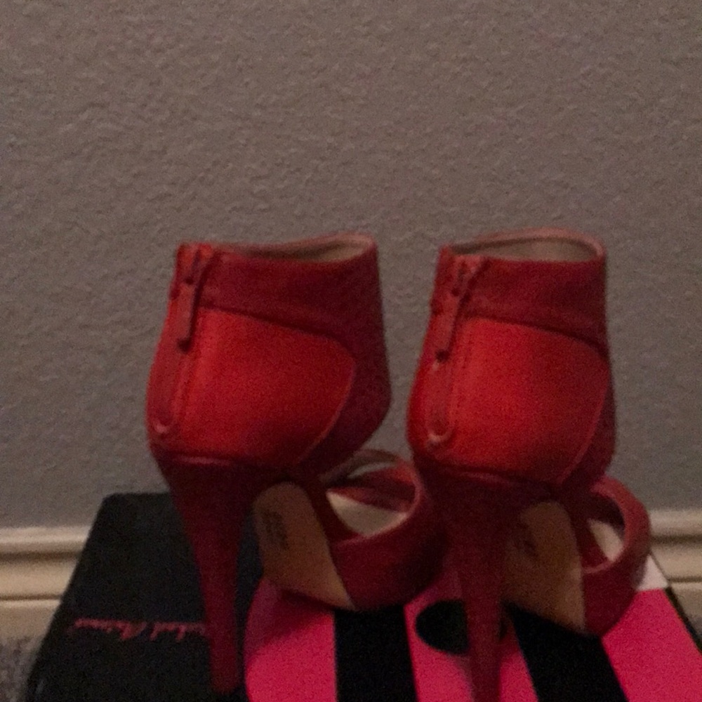 Red pumps - Picture 5 of 6
